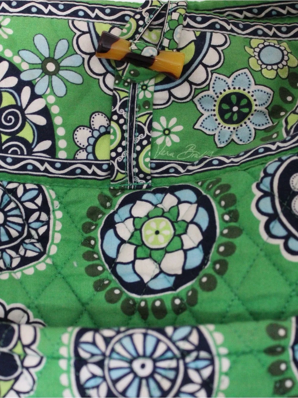 VERA BRADLEY Green Cupcakes retired print Large Toggle Tote Bag